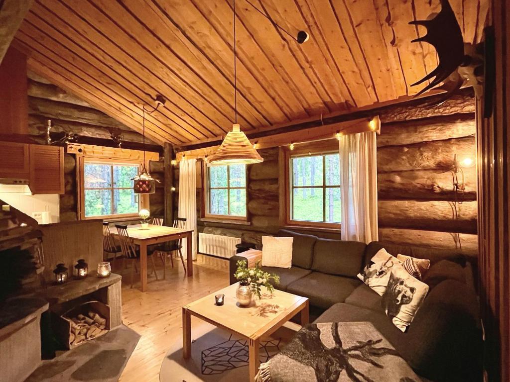 Lapland Lodge Pyhä, free wifi, sauna, ski in - ski out - Pelkosenniemi