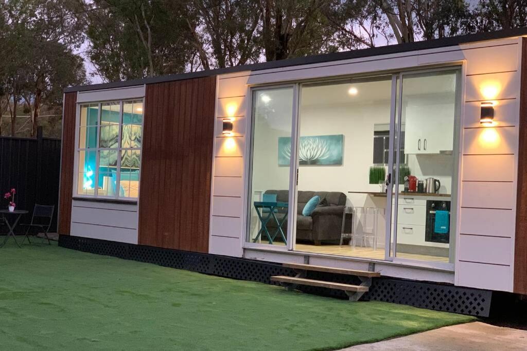 Tiny House In Belconnen 1br Self Contained Wine - キャンベラ