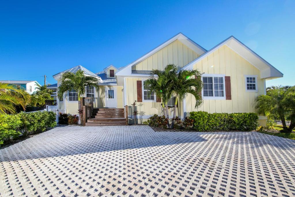 4 bed 3 bath Heated pool & spa SONOS Sound System Close to beach, shops and restaurants - Anna Maria