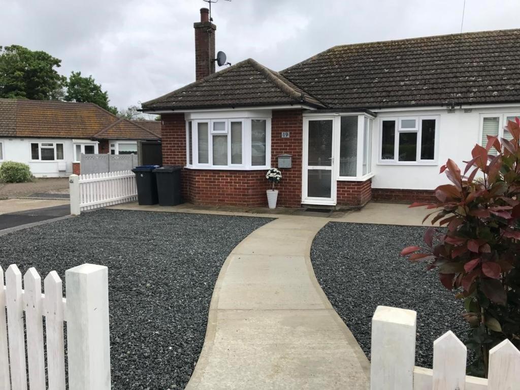 Oyster Beach Cottage - Newly Refurbished - 2 Bed Holiday Home - Kent