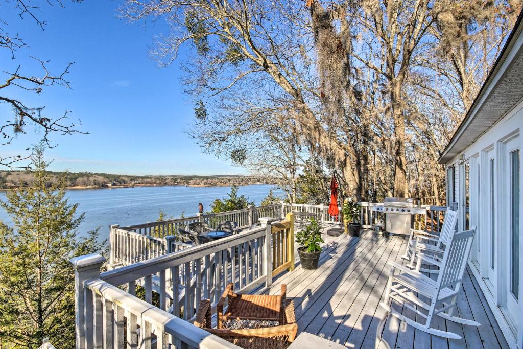 Waterfront Camden Home With Grill On Lake Wateree! - Lake Wateree, SC