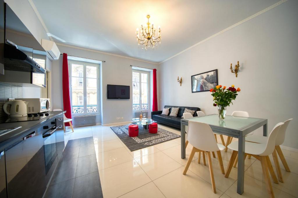 Lusso 5 Beds Central Apartment - Nice Côte d'Azur Airport (NCE)