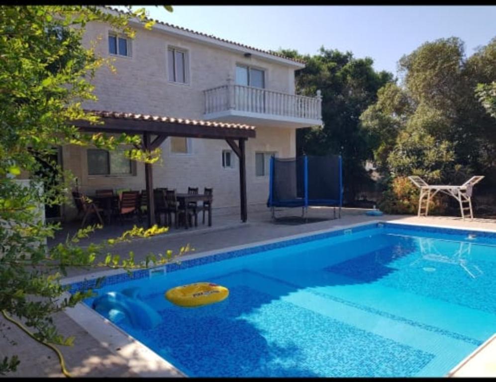 A Villa Located In The Middle Of The Mountains .. - Paphos