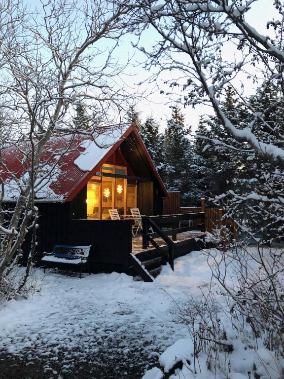 Couple's Getaway: Cozy & Peaceful Cabin W/hot Tub - 아이슬란드