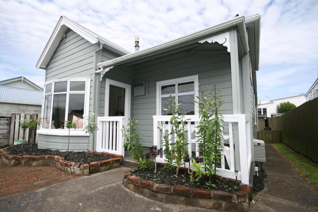 Kingwell Cottage - New Plymouth Holiday Home - New Plymouth