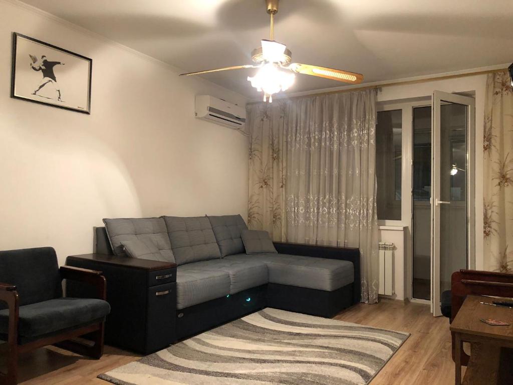 Clean Apartment On Lunacharskogo Street - Moldawien