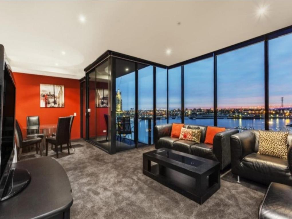 Lovely Waterfront Apartment With Swimming Pool And Gym In The Heart Of Docklands - Essendon Railway Station