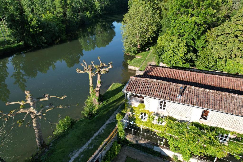 Le Gué Renard-un Balcon Sur La Charente - Département Charente