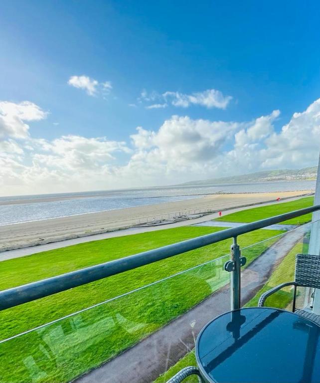 Sea view apartment at the beach! - Burry Port