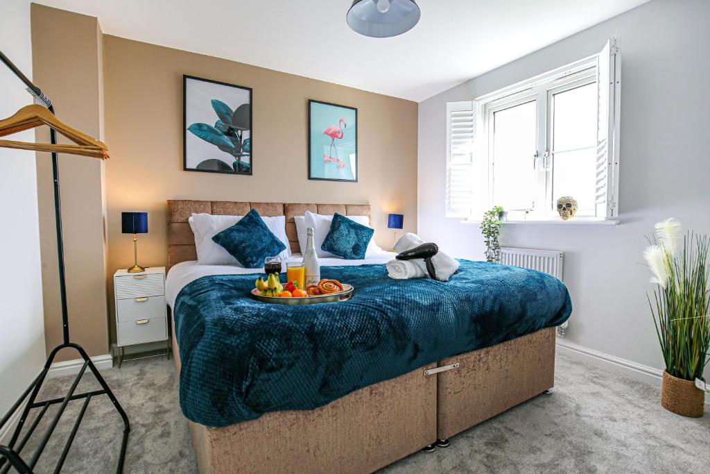 Luxury House - Sleeps 12 - Smart Tvs, Fast Wifi, Garden And Free Parking By Yoko Property - Bedford, Royaume-Uni