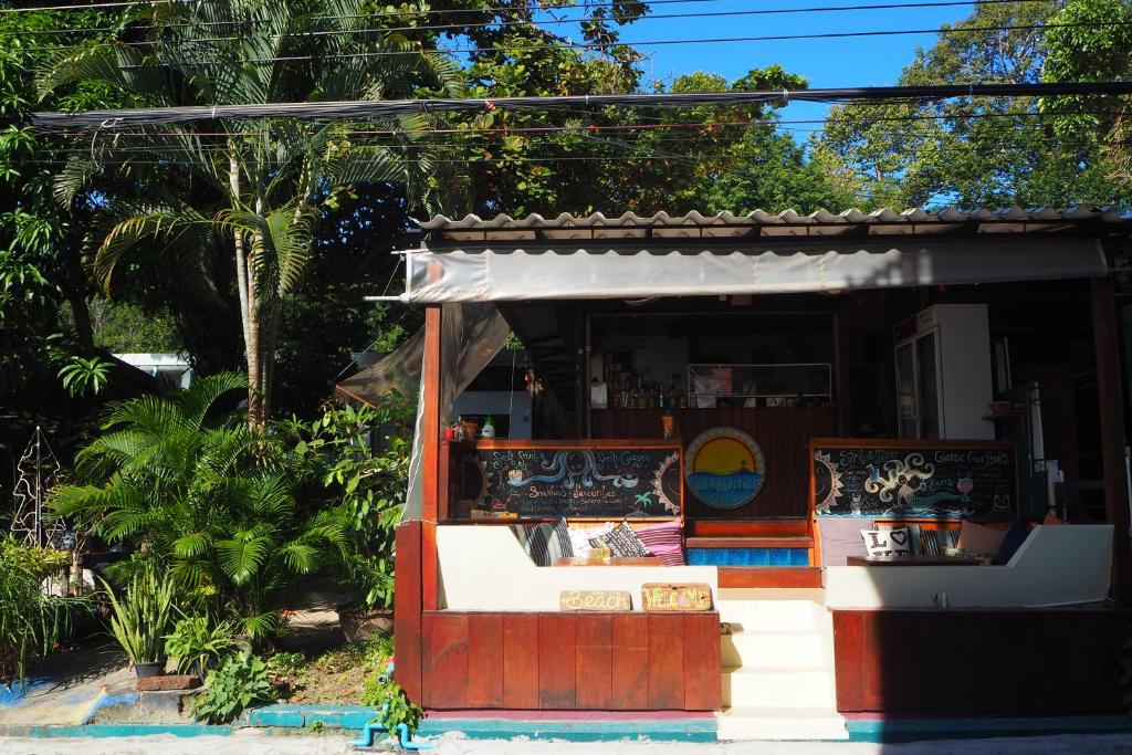 Sundaze Samet - Bar & Hostel - 사멧 섬