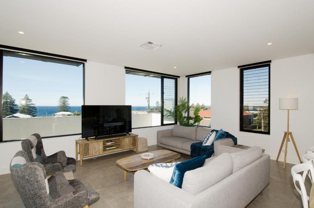 Shellharbour Village - 3 Bedroom Luxury Apartment - Stunning Ocean Views - Shellharbour