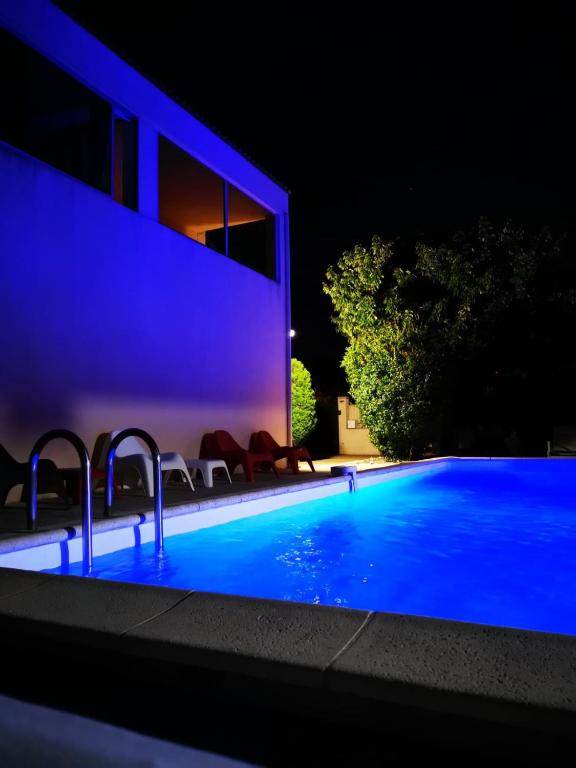 joli appartement indépendant avec piscine chauffée chez propriétaire - Nîmes