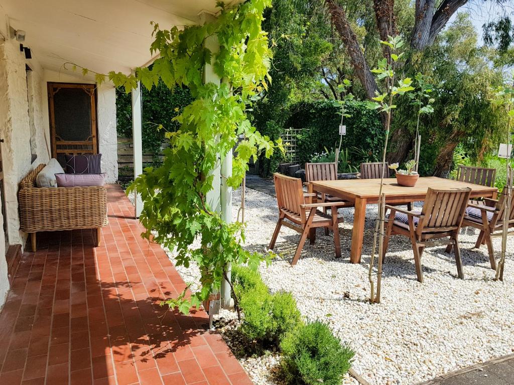 Clonmara Front Garden Cottage Two - Australia