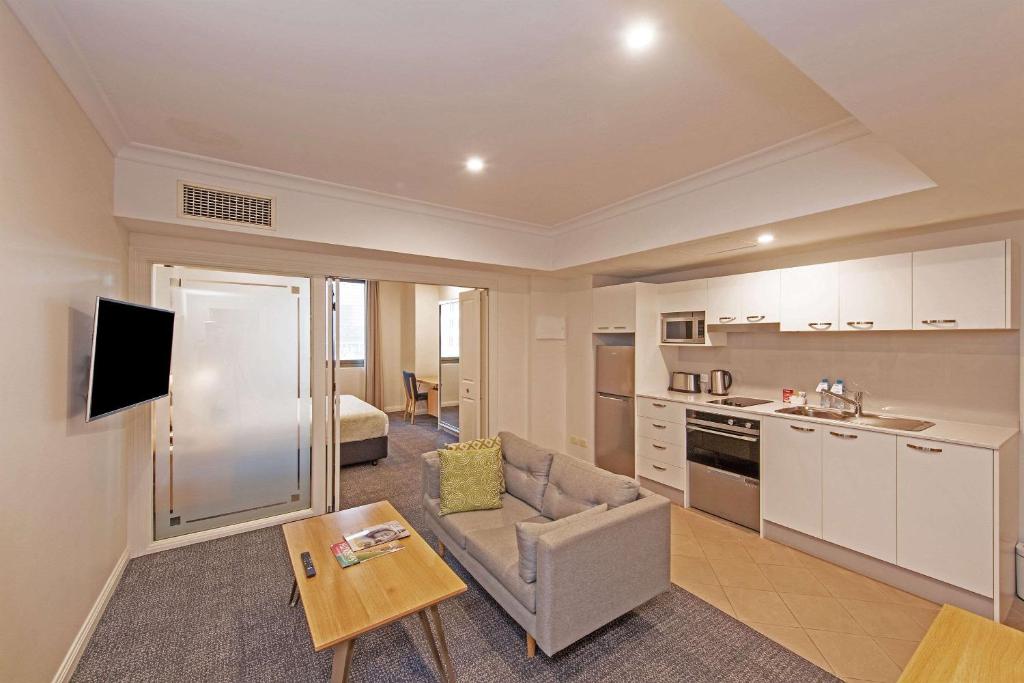 Spacious 2 Bed With Balcony In Adelaide's West End - Unley