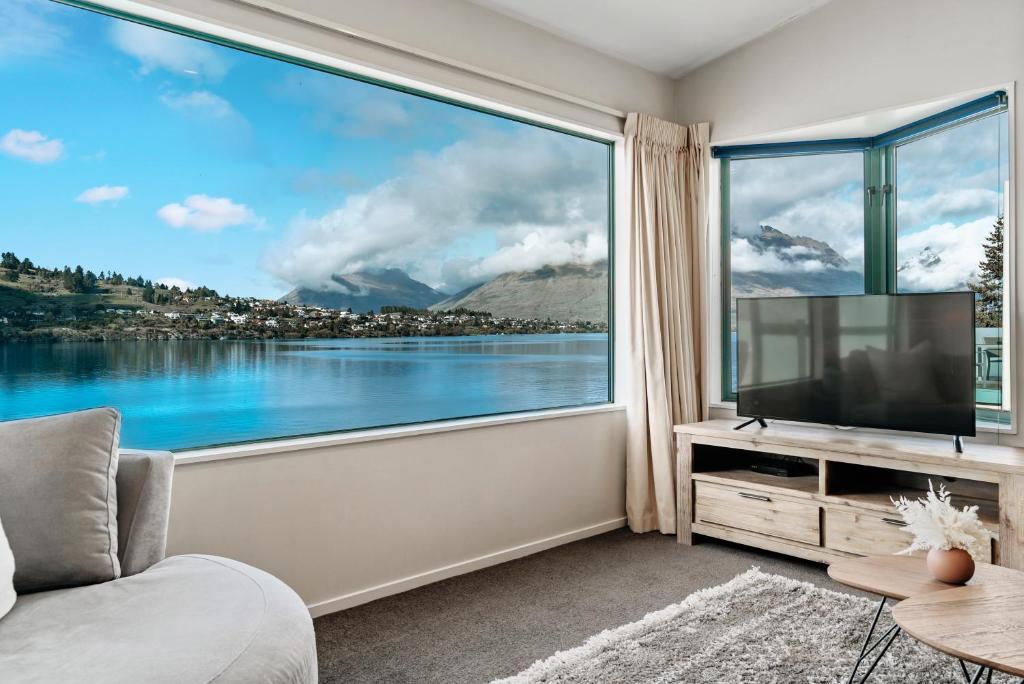 Lakefront Living At Remarkables Retreat - West - Southland