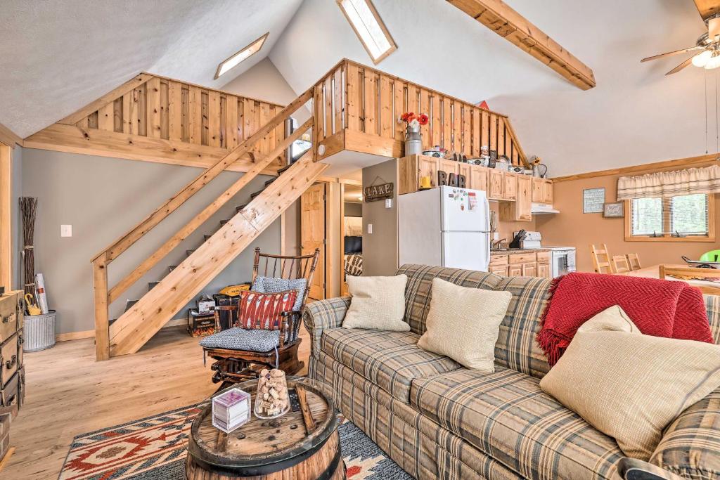 Lovely Pocono Lake A-frame With Community Pool! - 애로헤드 레이크