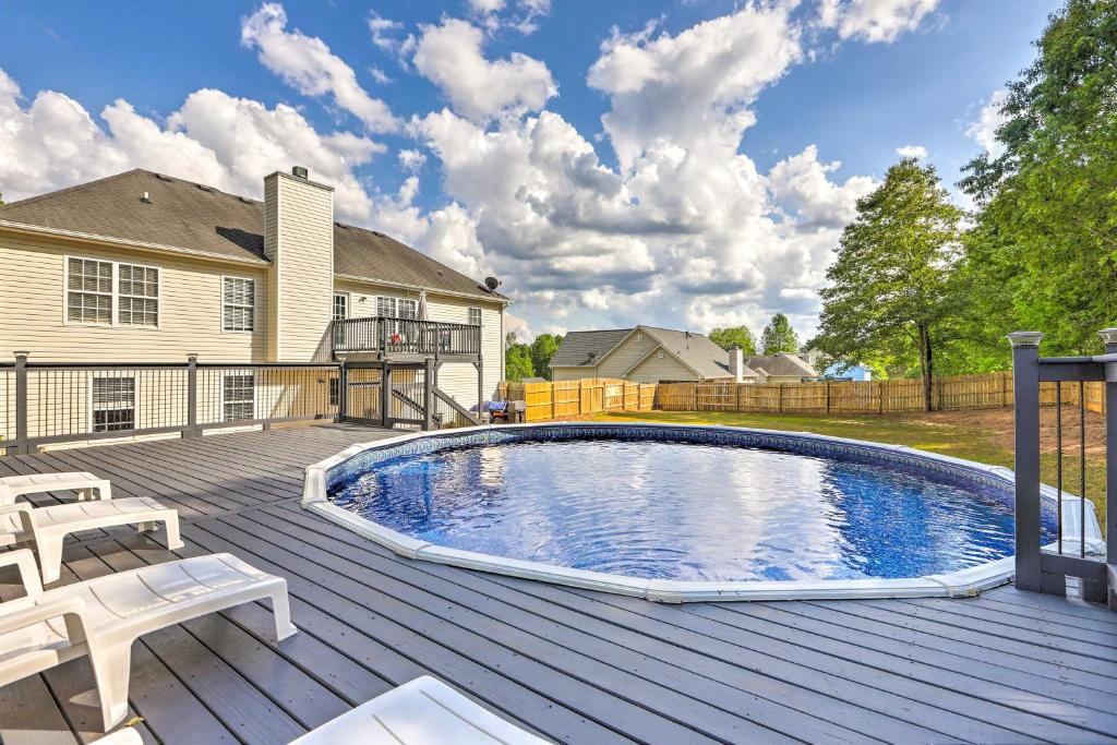 Charming Covington Home With Pool And Game Room! - Covington, GA