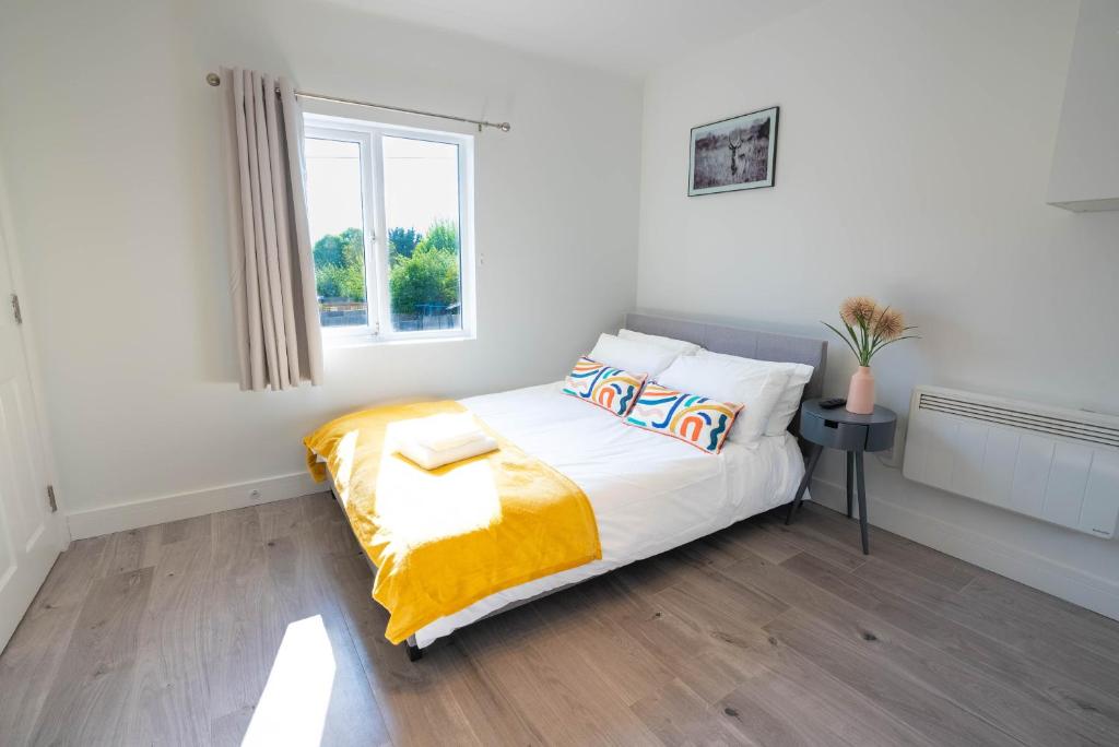 No 02 Studio Flat Available Near Aylesbury Town Station - 에일즈베리