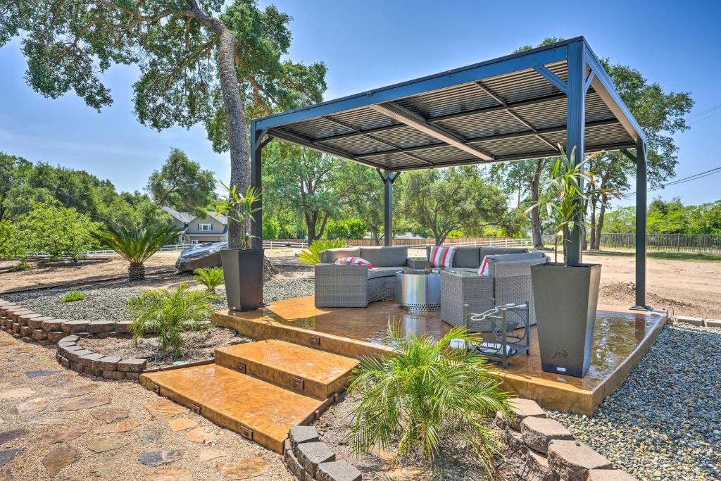 Luxe Granite Bay Home With Hot Tub, Fire Pits! - Granite Bay
