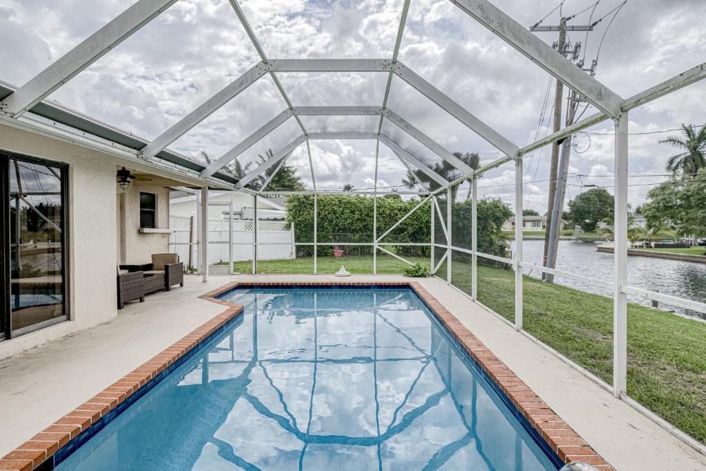 Canalfront Home With Private Pool, Sauna & High-speed Wifi - Snowbirds Welcome - Lake Worth, FL