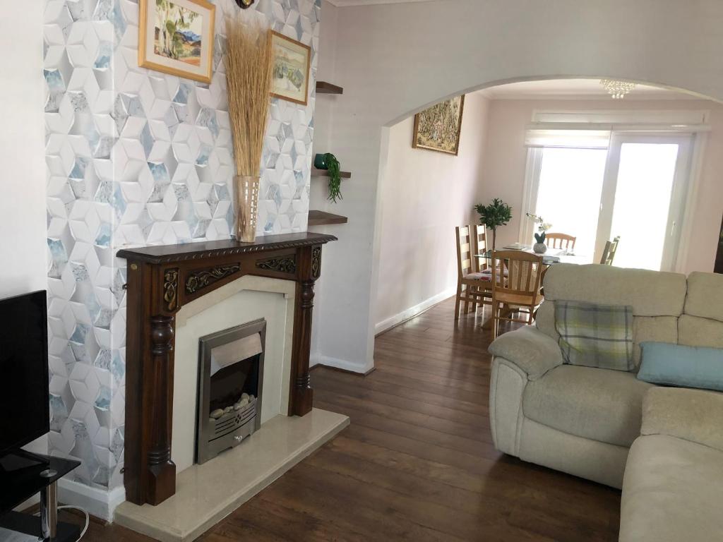 Charming 3 Bed Home. Spacious With Large Garden - Greenwich