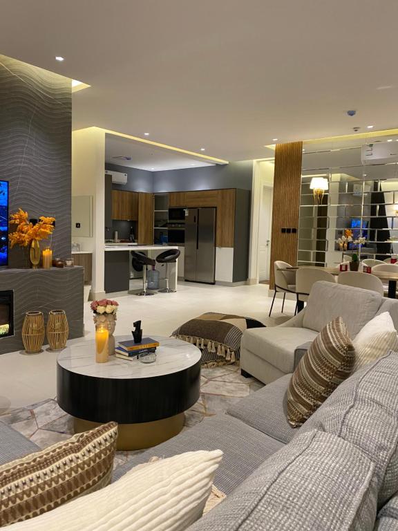 Luxury Flat With Modern Furniture Three Bedrooms - Saudi Arabia