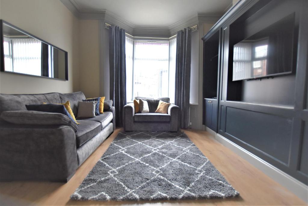 Dwell Living - Central Comfortable Cosy 3 Bedroom Home - Sunderland