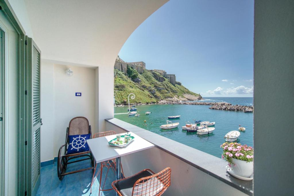 Casa Claudia Two Rooms Overlooking The Sea Bk - Monte di Procida