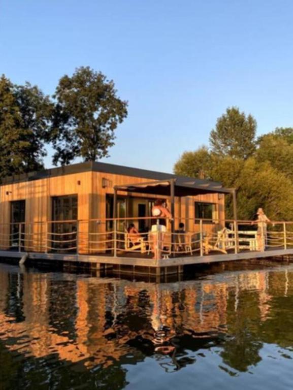 Seinehouse - Maison Flottante (Houseboat) - Séjour Magique Sur L'eau - Les Mureaux