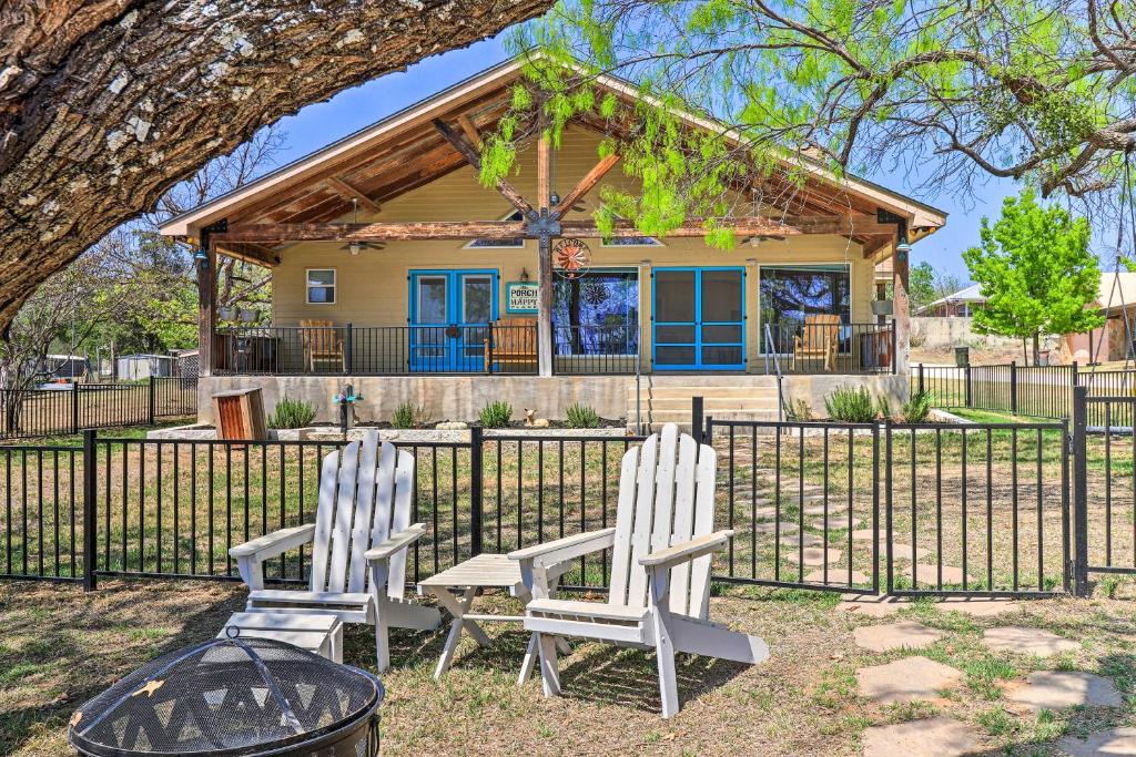 Charming Burnet Cottage With Lake View And Porch! - Lake Buchanan, TX