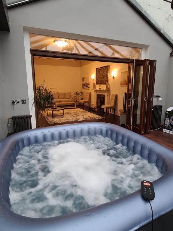 Hot Tub Luxury 3 Bed Ground Floor Flat (Massive) - Twickenham