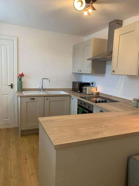 Cosy Ground Floor Flat - Kendal Lake District With Bike Storage - Kendal