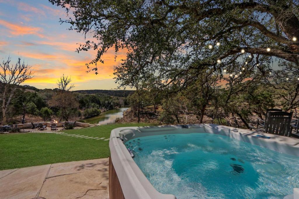 2 Creeks | 3br On The Creek With A Hot Tub! - Wimberley, TX