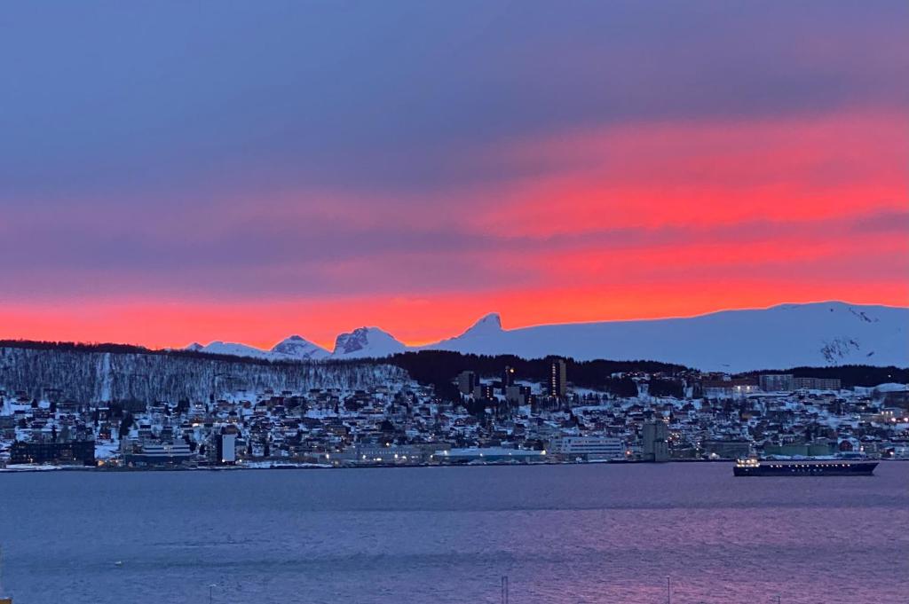 Polar Arctic View - Fully Equipped Apartment, Quiet Area, Good Bus Connection, Free Parking - Tromsø