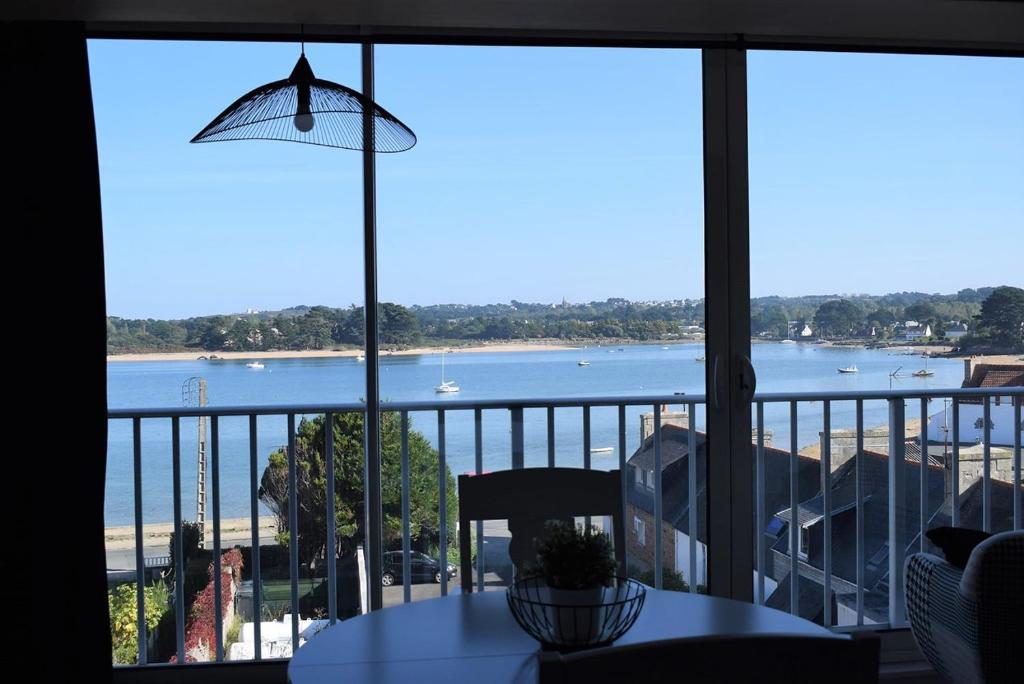 Completely Renovated Apartment With Superb View Of Baie Sainte-anne In Tregastel - Trégastel