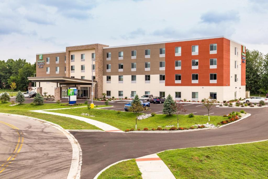 Holiday Inn Express & Suites - Elkhart North, An Ihg Hotel - Elkhart, IN