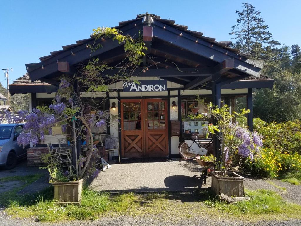 The Andiron Seaside Inn & Cabins - Mendocino, CA