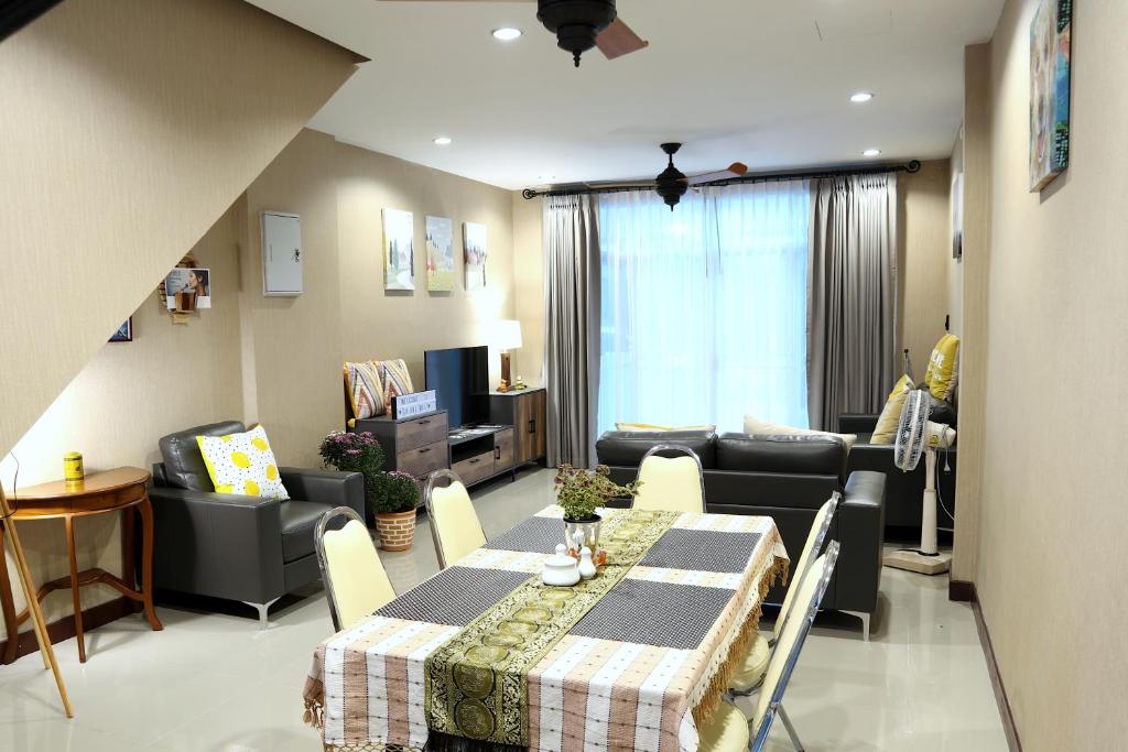 Modern Townhome At The Saturday Market And Old City - 清萊