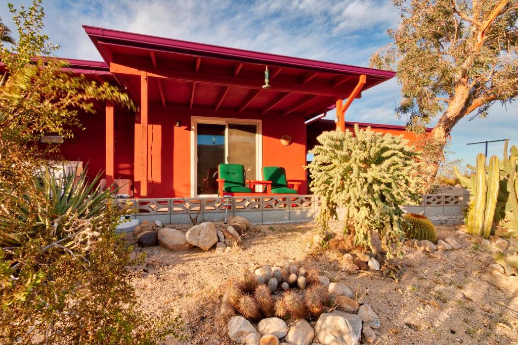 Chucks Cabin Joshua Tree Region, Your Desert Oasis - Twentynine Palms, CA
