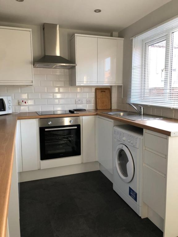 Spacious Modern 2 Bedroom House In Quiet Area - Hartlepool