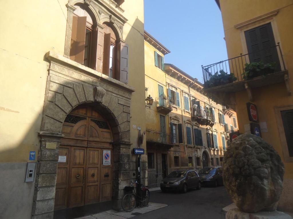 Protezione Della Giovane - Female Hostel - Verona