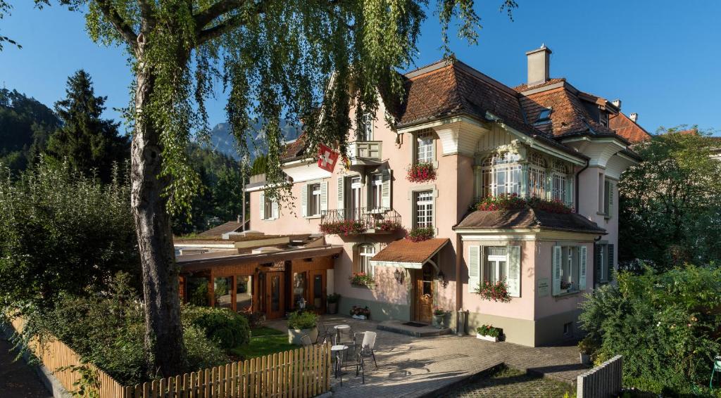 Swiss Inn & Apartments - Wilderswil