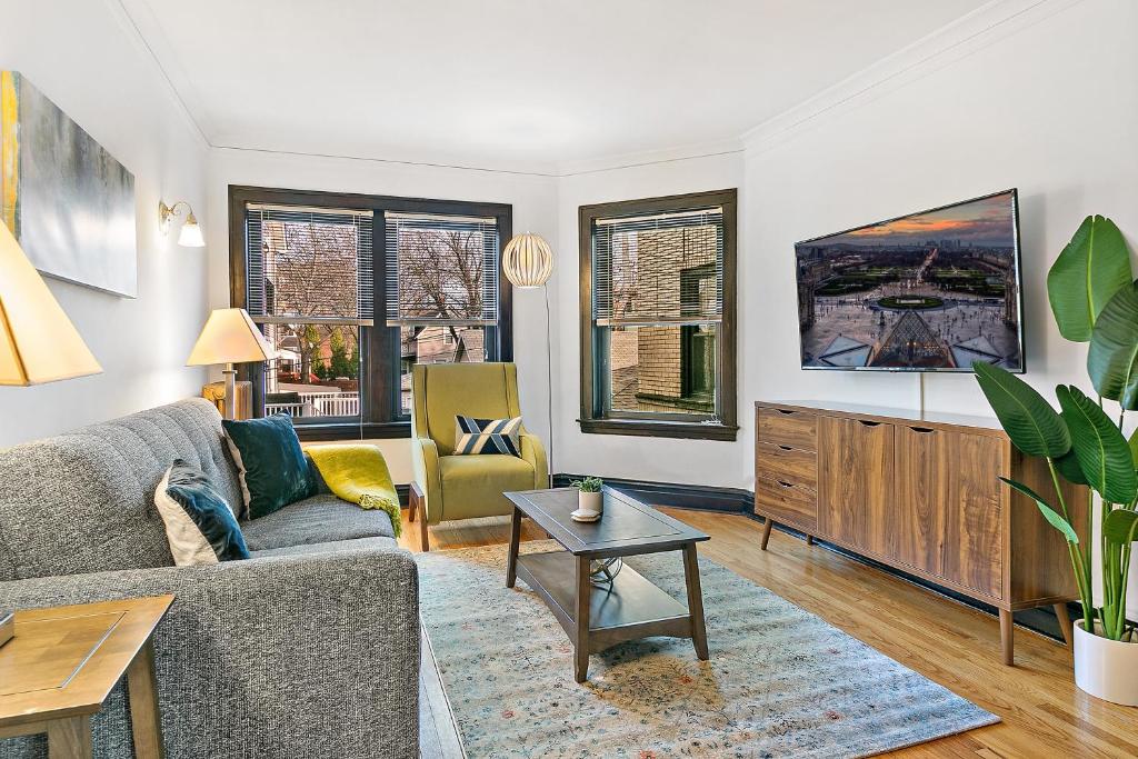 Welcoming & Trendy 1br Apt In Vibrant North Center - Larchmont 1a-2a - West Garfield Park - Chicago