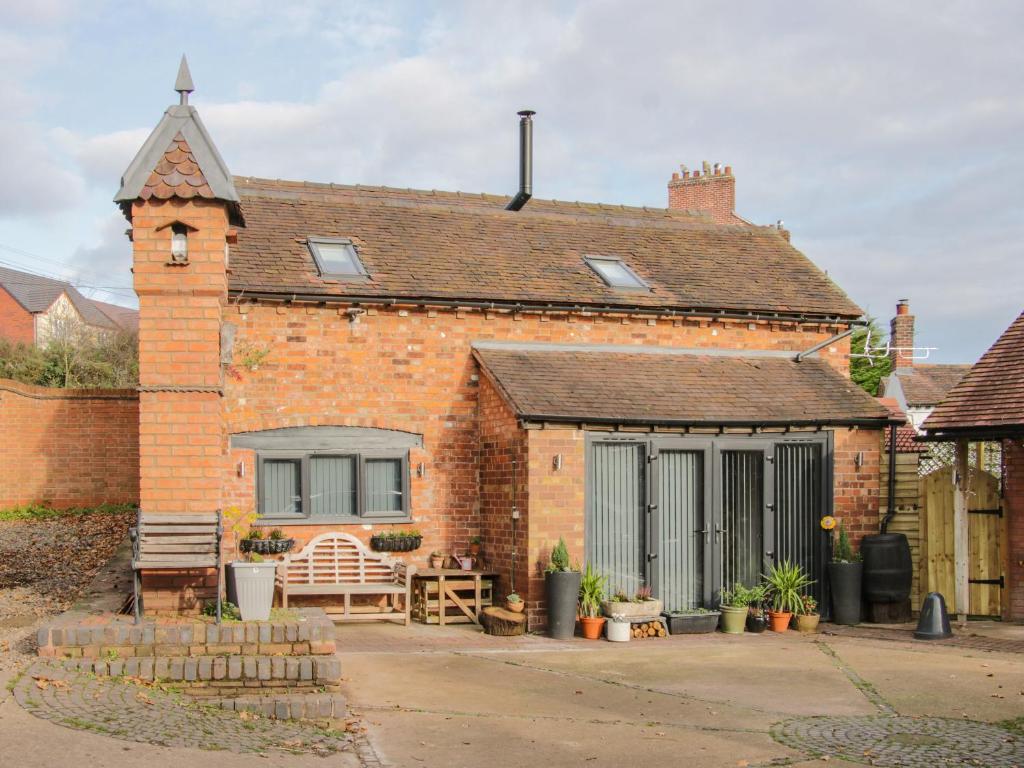 Bank House Barn, Romantic, Character Holiday Cottage In Hanwood - West Midlands
