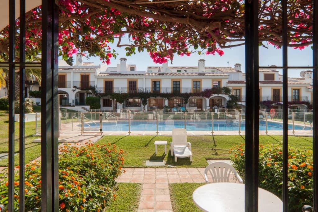 042 Classic 2 Bed Andalusian Townhouse 500m From Beach - Calahonda