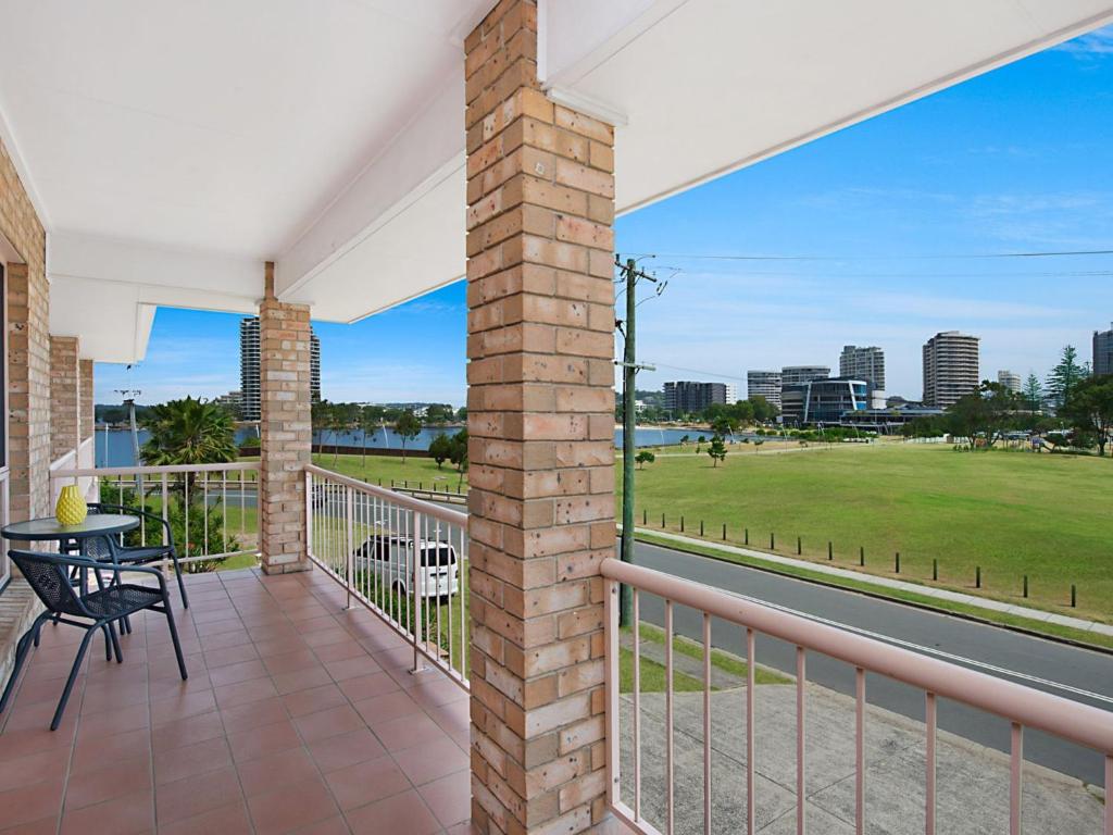 Tumut Unit 2 - Balcony With Tweed Harbour Views - Tweed Heads