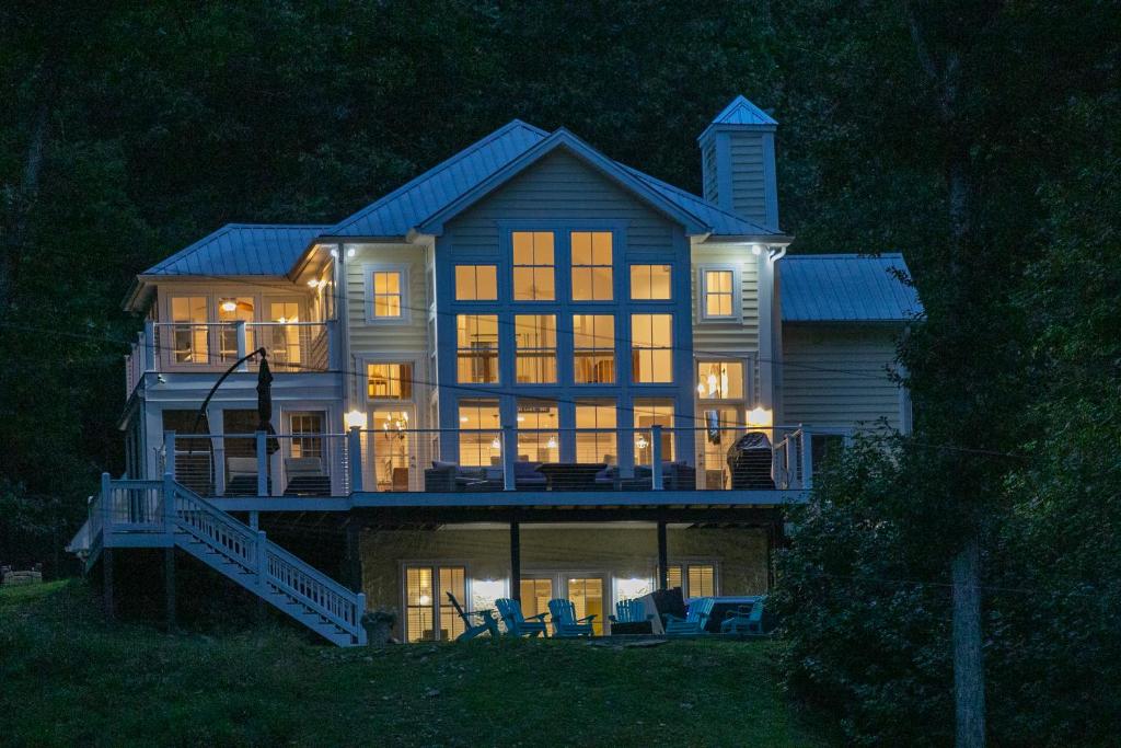 Modern Farmhouse Style Chalet With Amazing Kentucky Lake Views - Dock, Hottub And Firepit! - Kentucky Lake