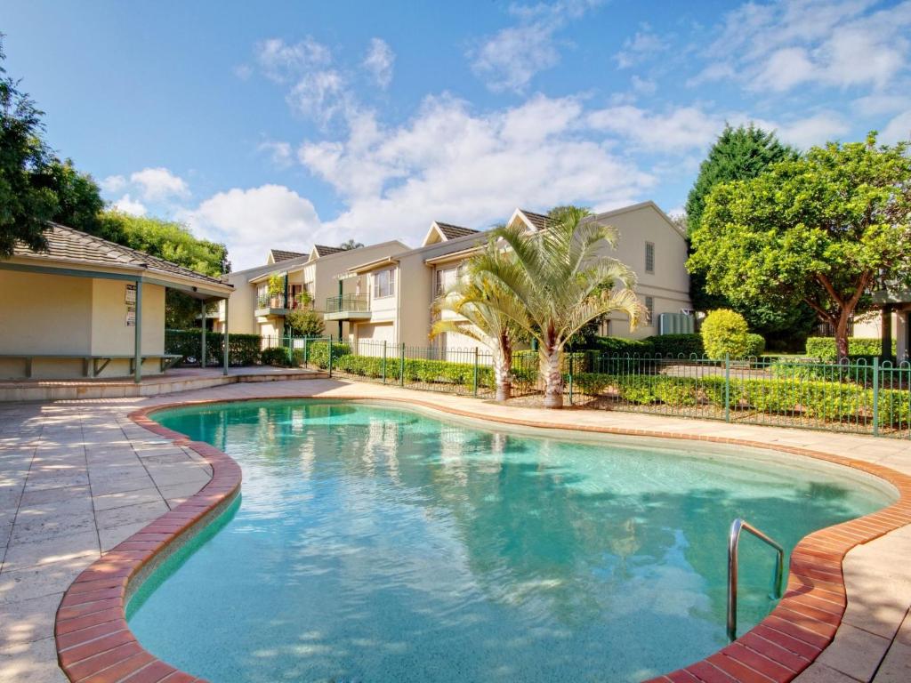 Spacious House With Balcony & Pool, Walks To Beach - Terrigal