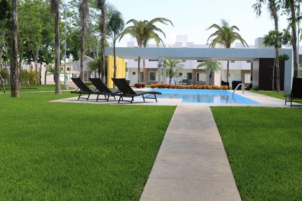 Casa nueva con 3 recamaras y a un lado de alberca - Cancun Airport (CUN)